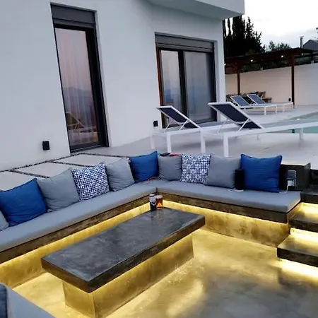 Eleni Nafplio, Pool & Sea View تولو